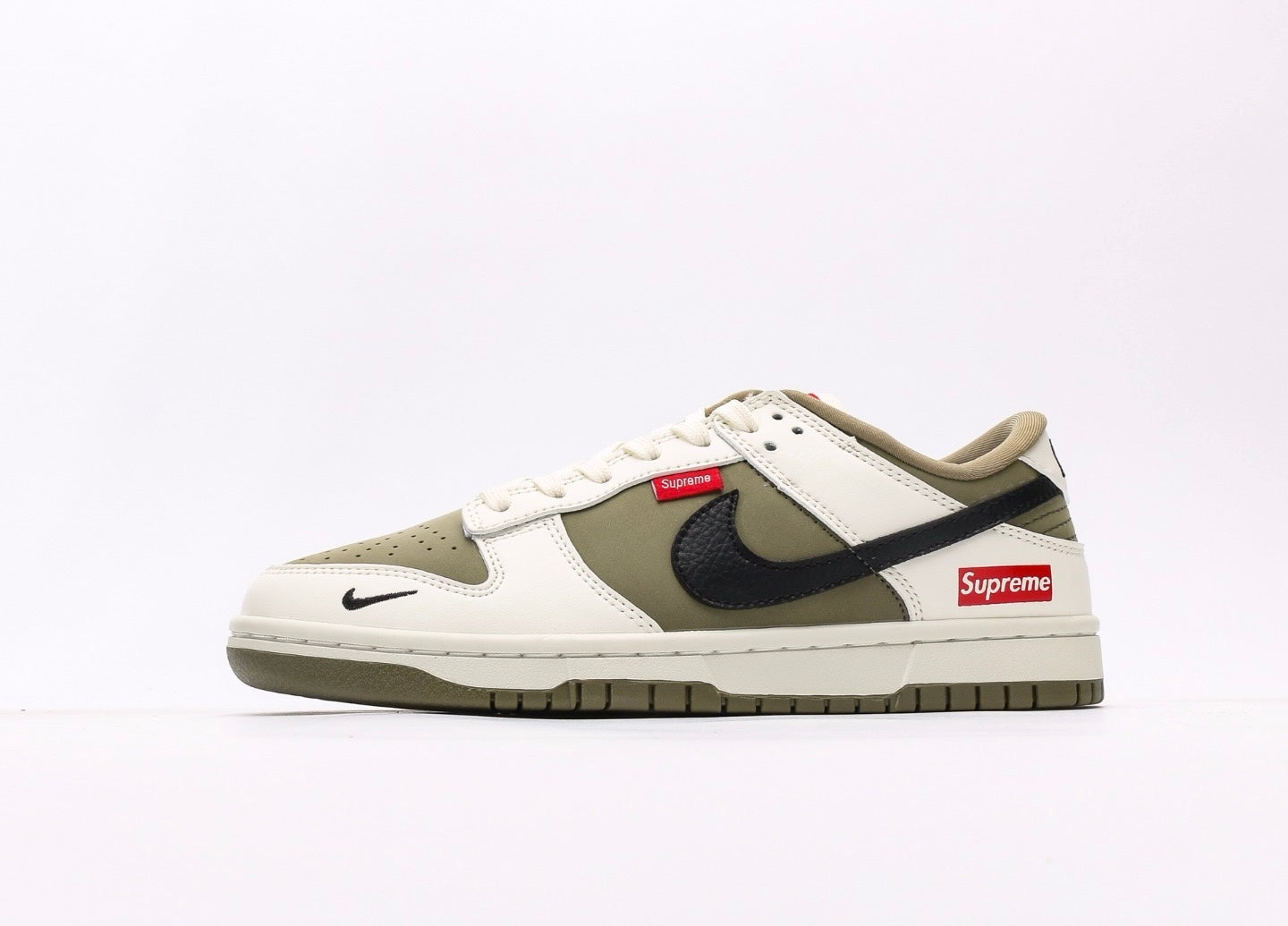 Nike Dunk Low x Supreme