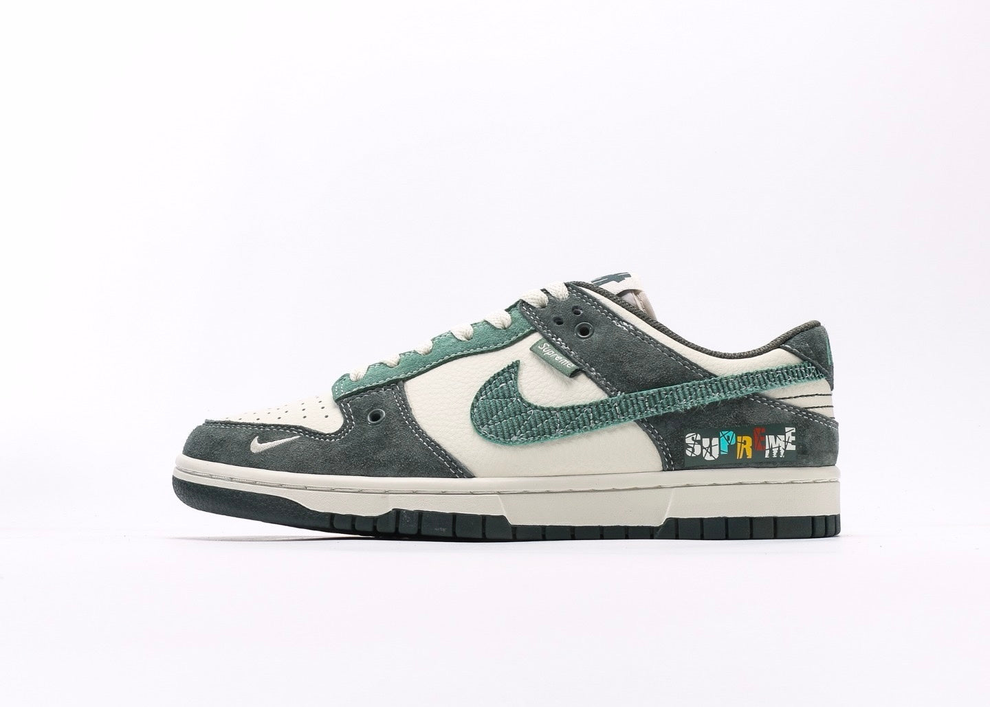 Nike Dunk Low x Supreme x Undefeated