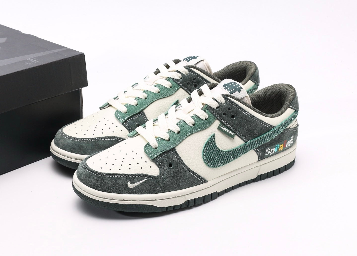 Nike Dunk Low x Supreme x Undefeated