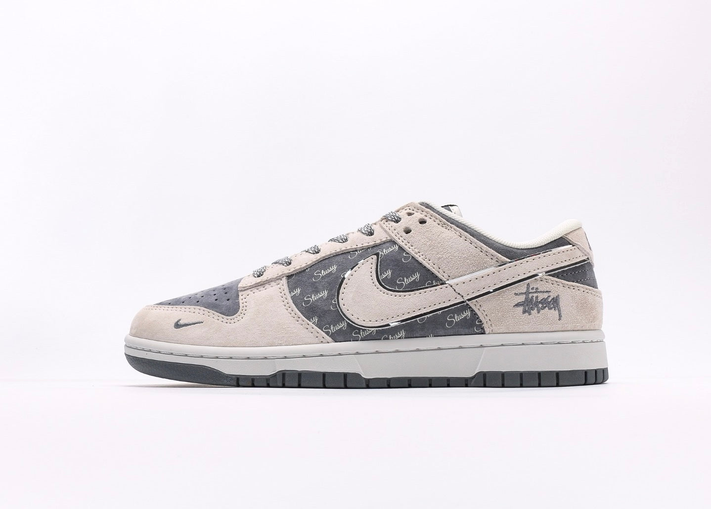 Nike Dunk Low x Stussy
