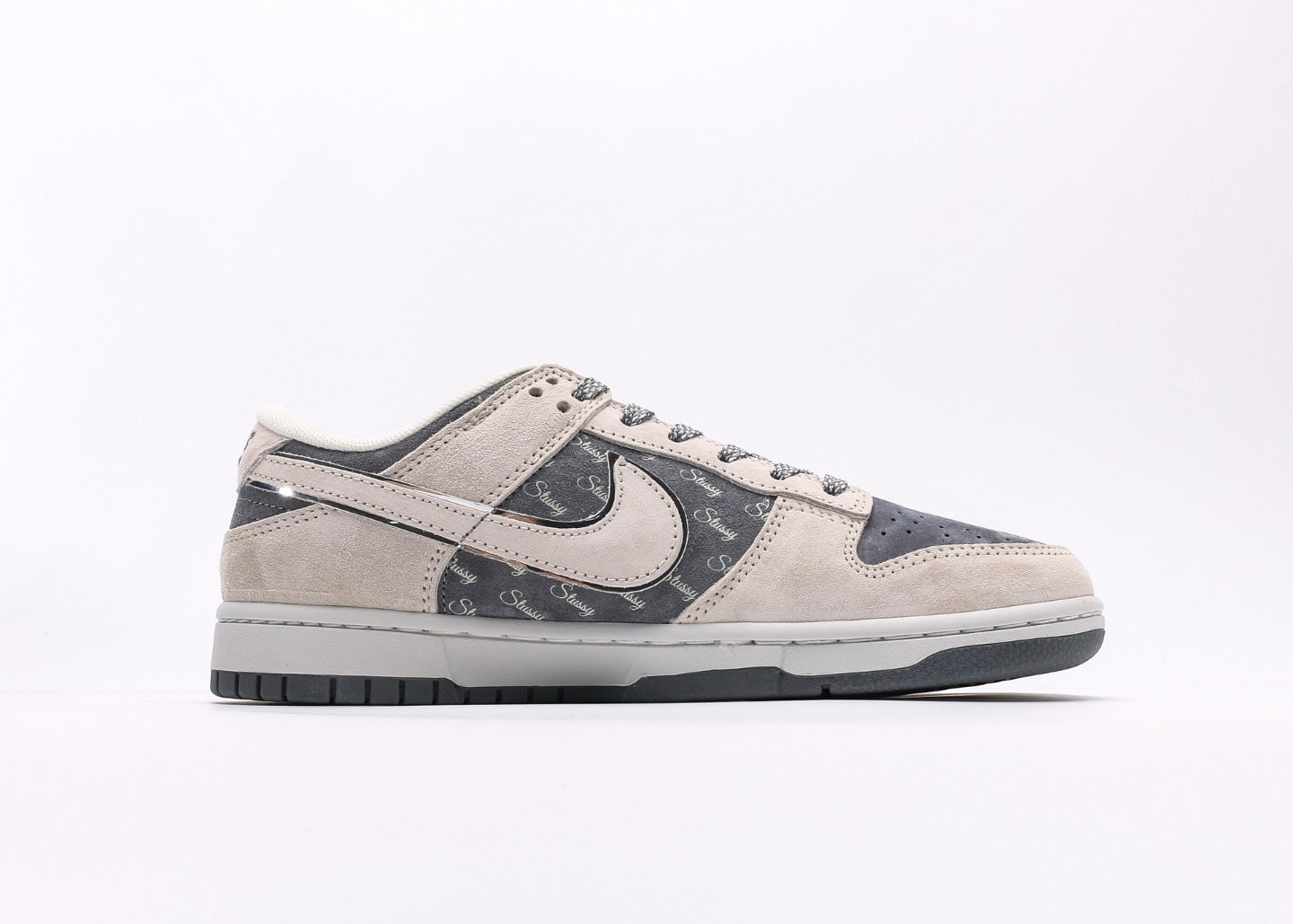 Nike Dunk Low x Stussy