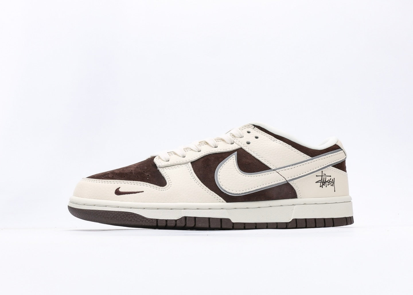 Nike Dunk Low x Stussy