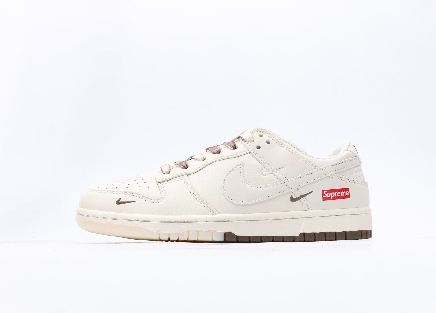 Nike Dunk Low x Supreme Beige
