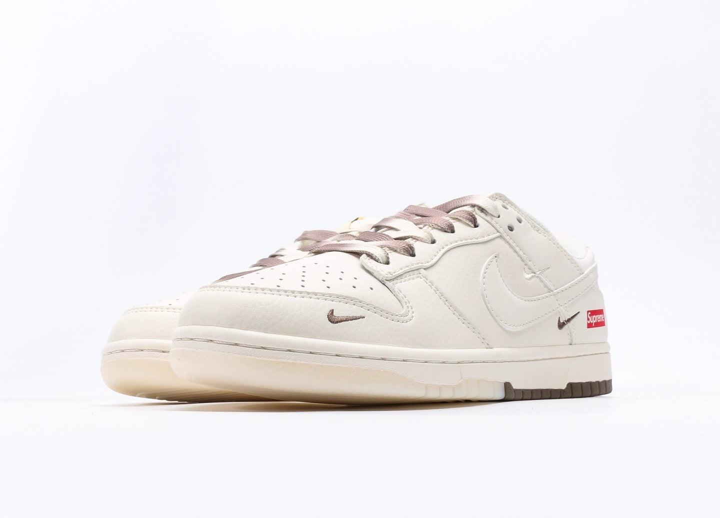 Nike Dunk Low x Supreme Beige