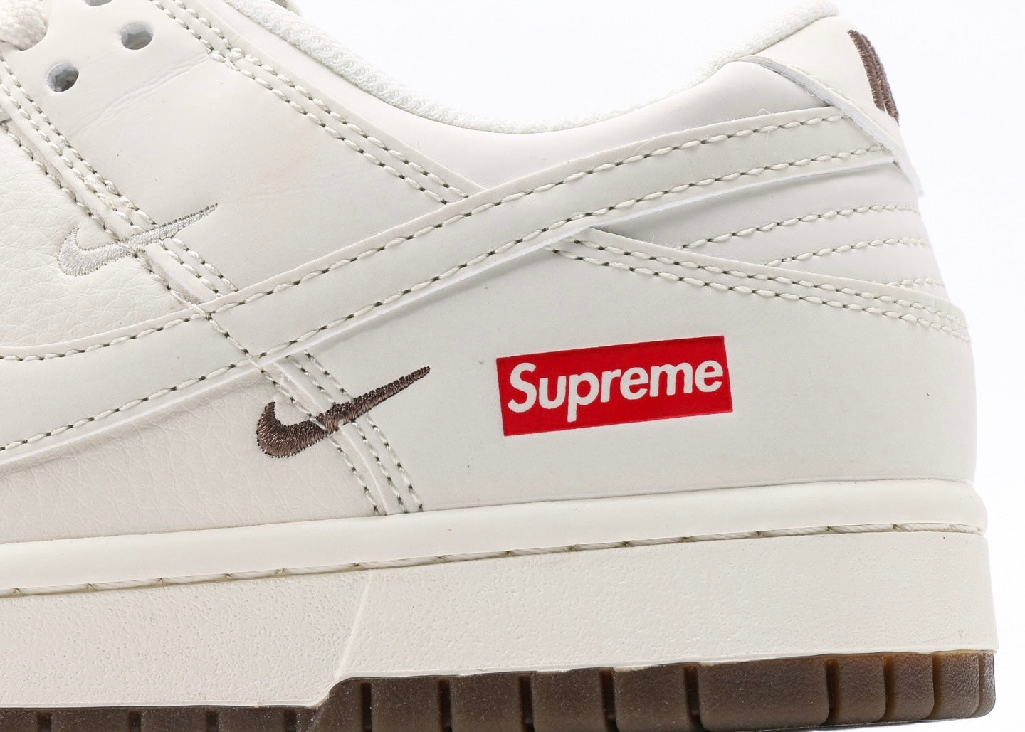 Nike Dunk Low x Supreme Beige