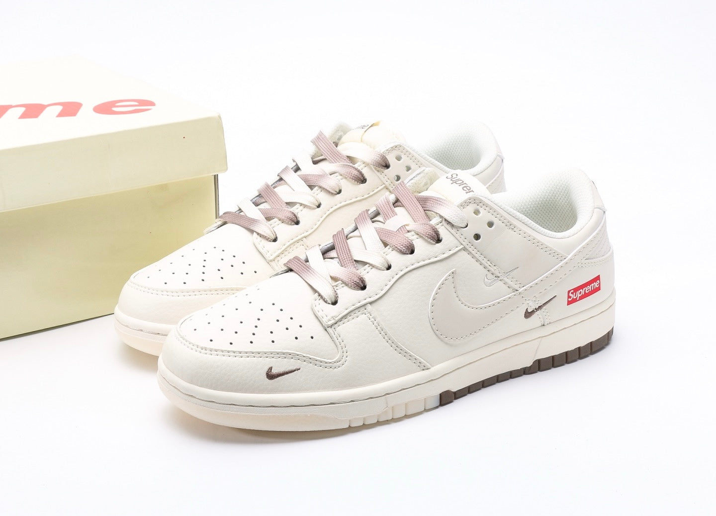Nike Dunk Low x Supreme Beige