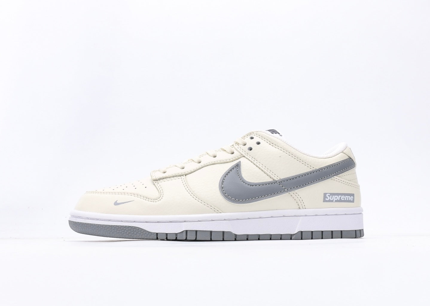 Nike Dunk Low x Supreme Beige