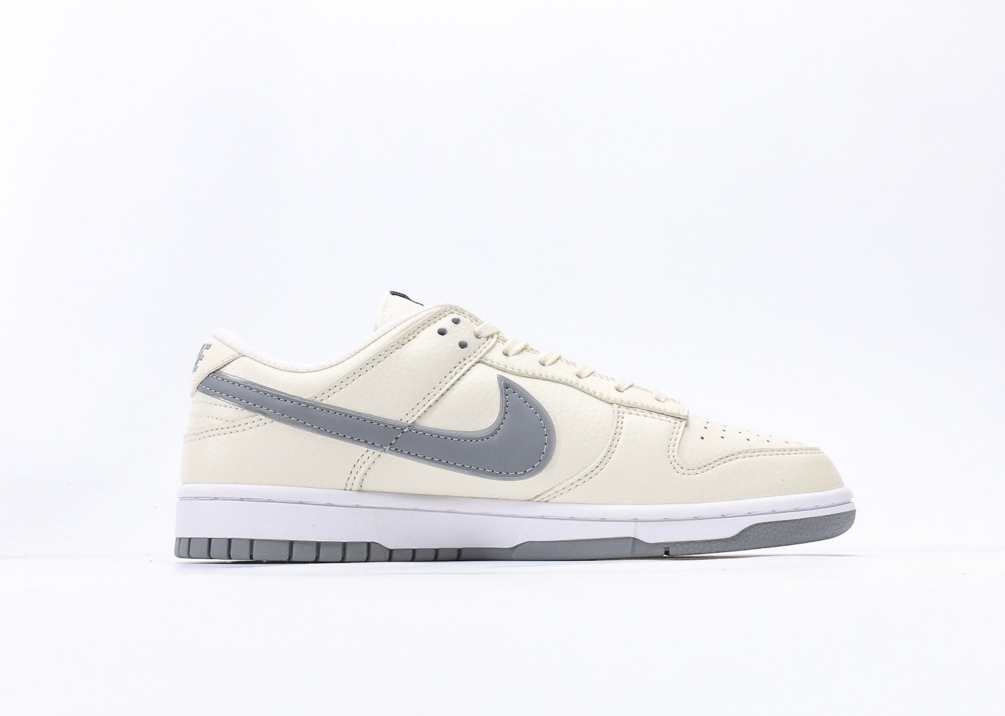 Nike Dunk Low x Supreme Beige