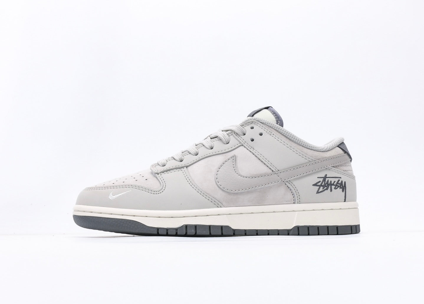 Nike Dunk Low x Stussy