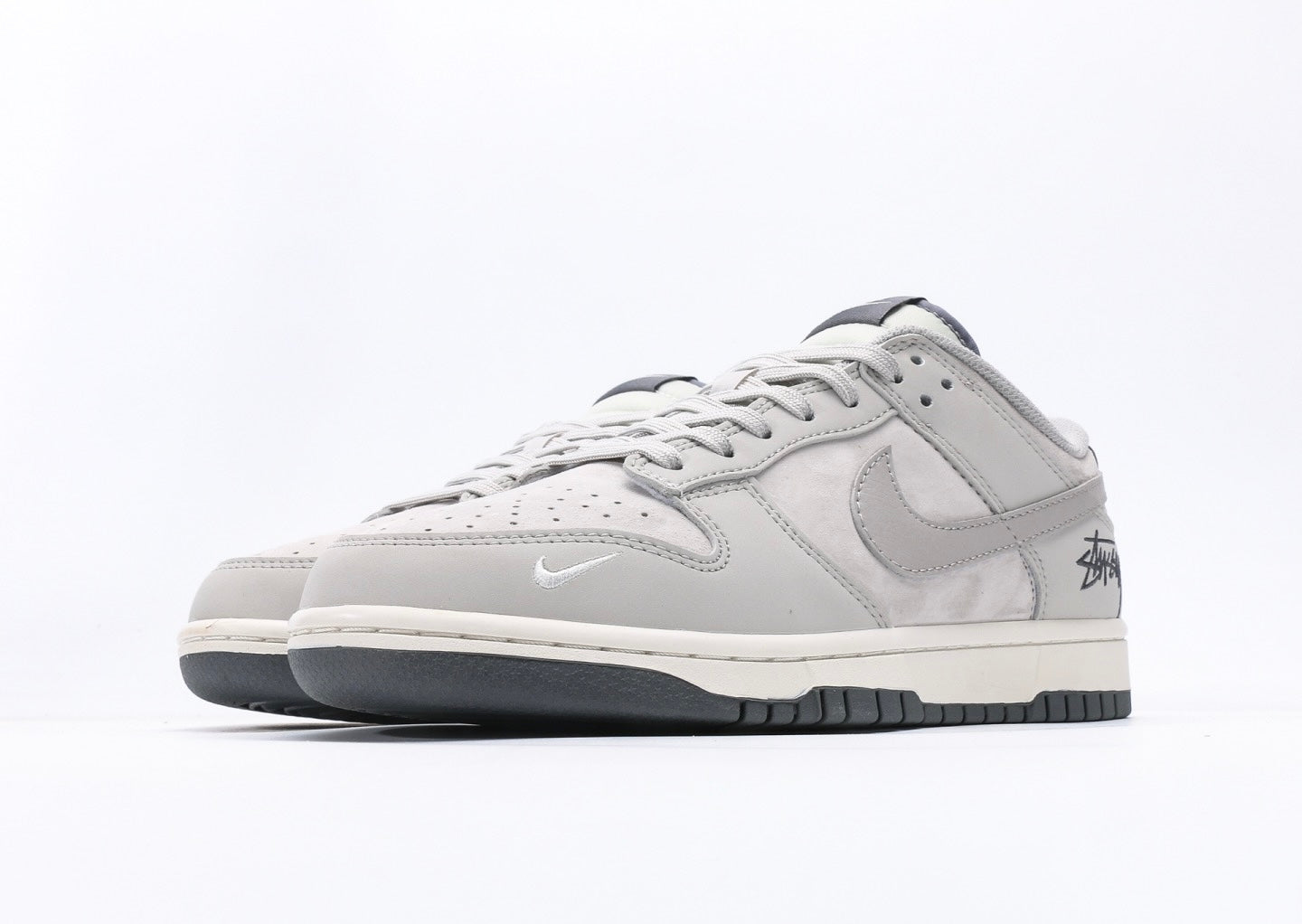 Nike Dunk Low x Stussy