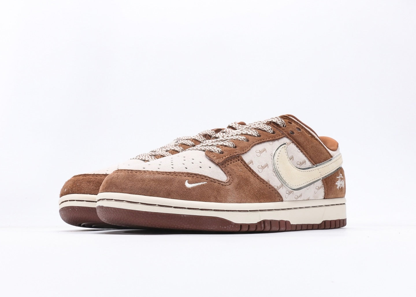 Nike Dunk Low x Stussy