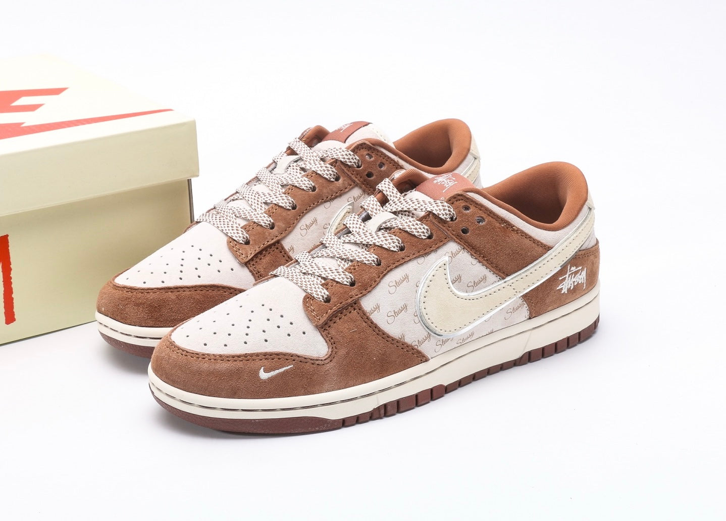 Nike Dunk Low x Stussy