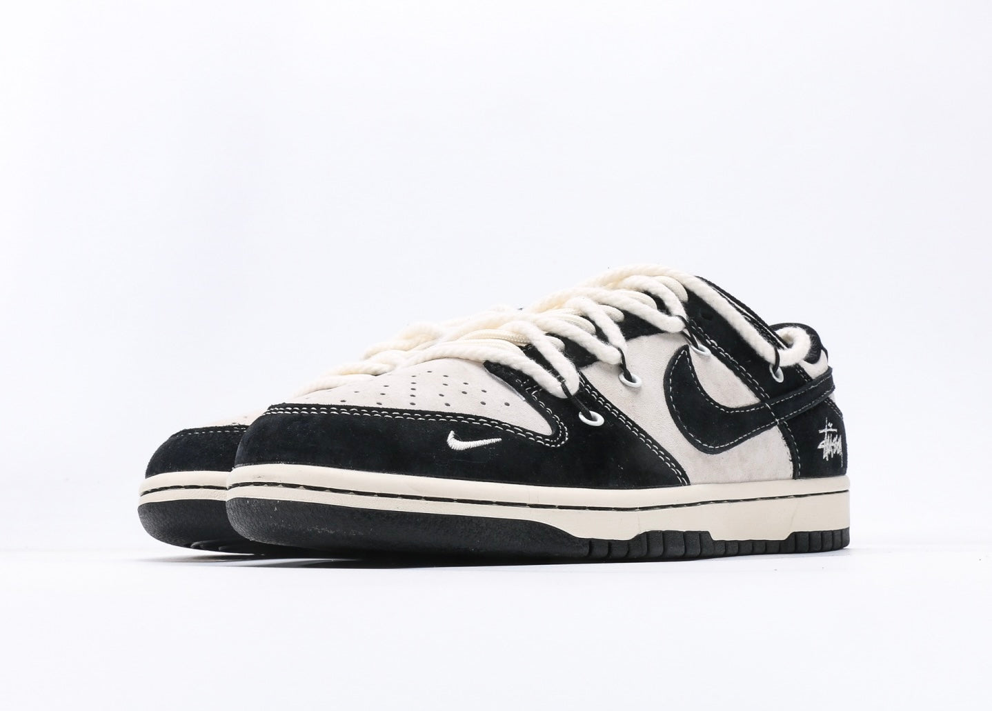 Nike Dunk Low x Stussy Pro