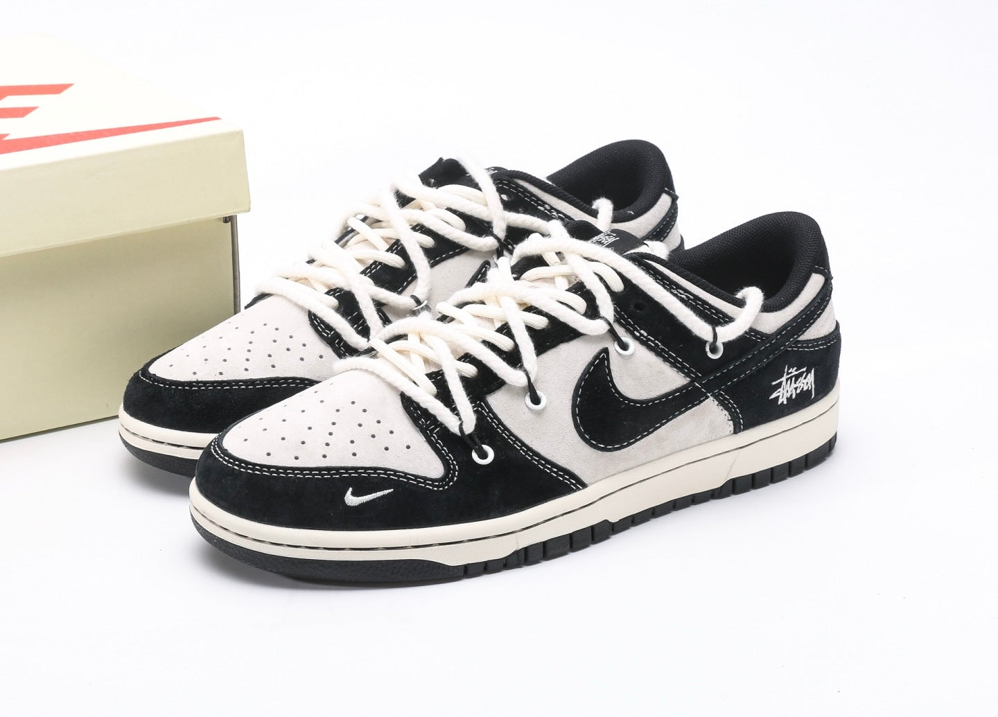 Nike Dunk Low x Stussy Pro