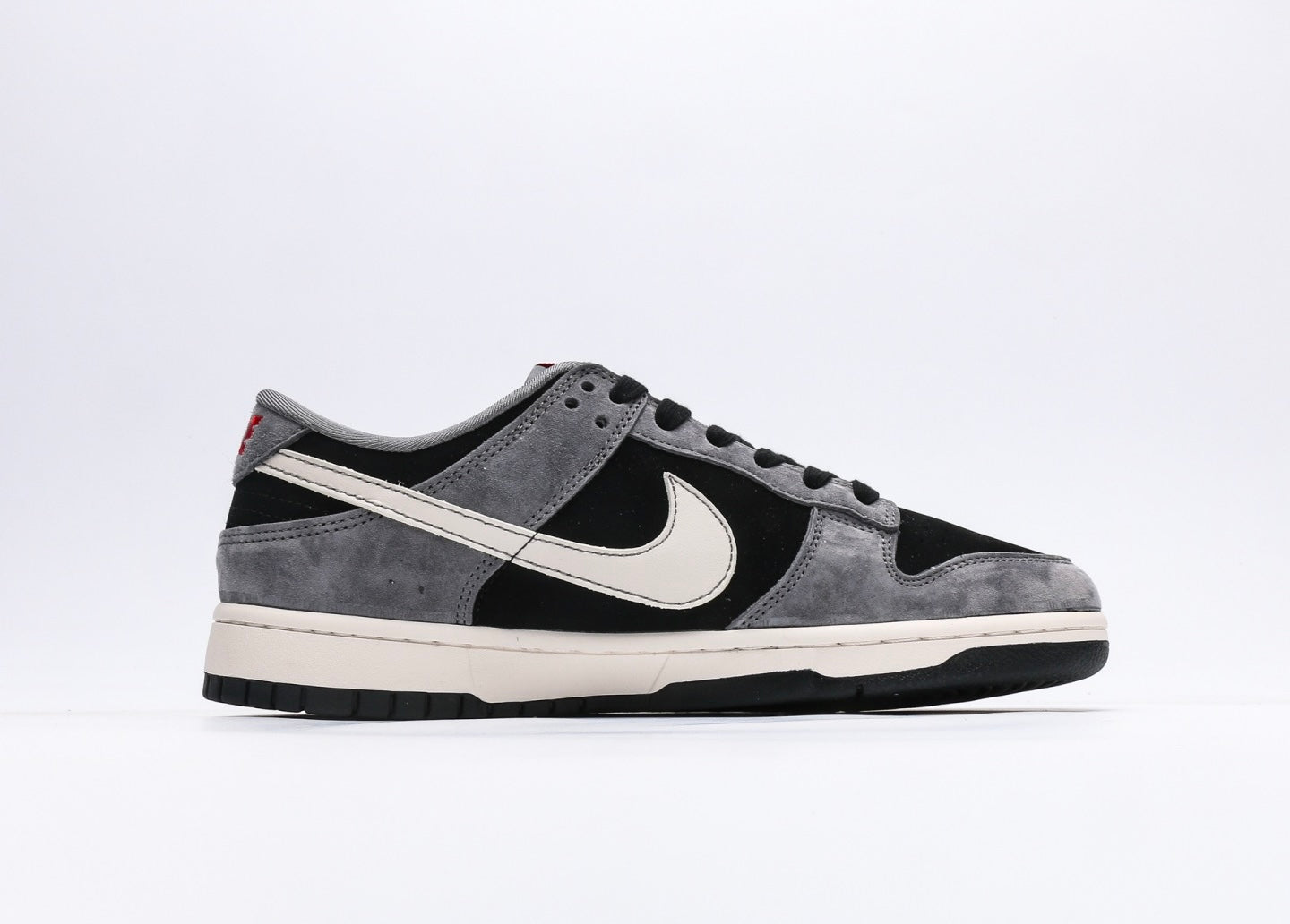 Nike Dunk Low x Supreme