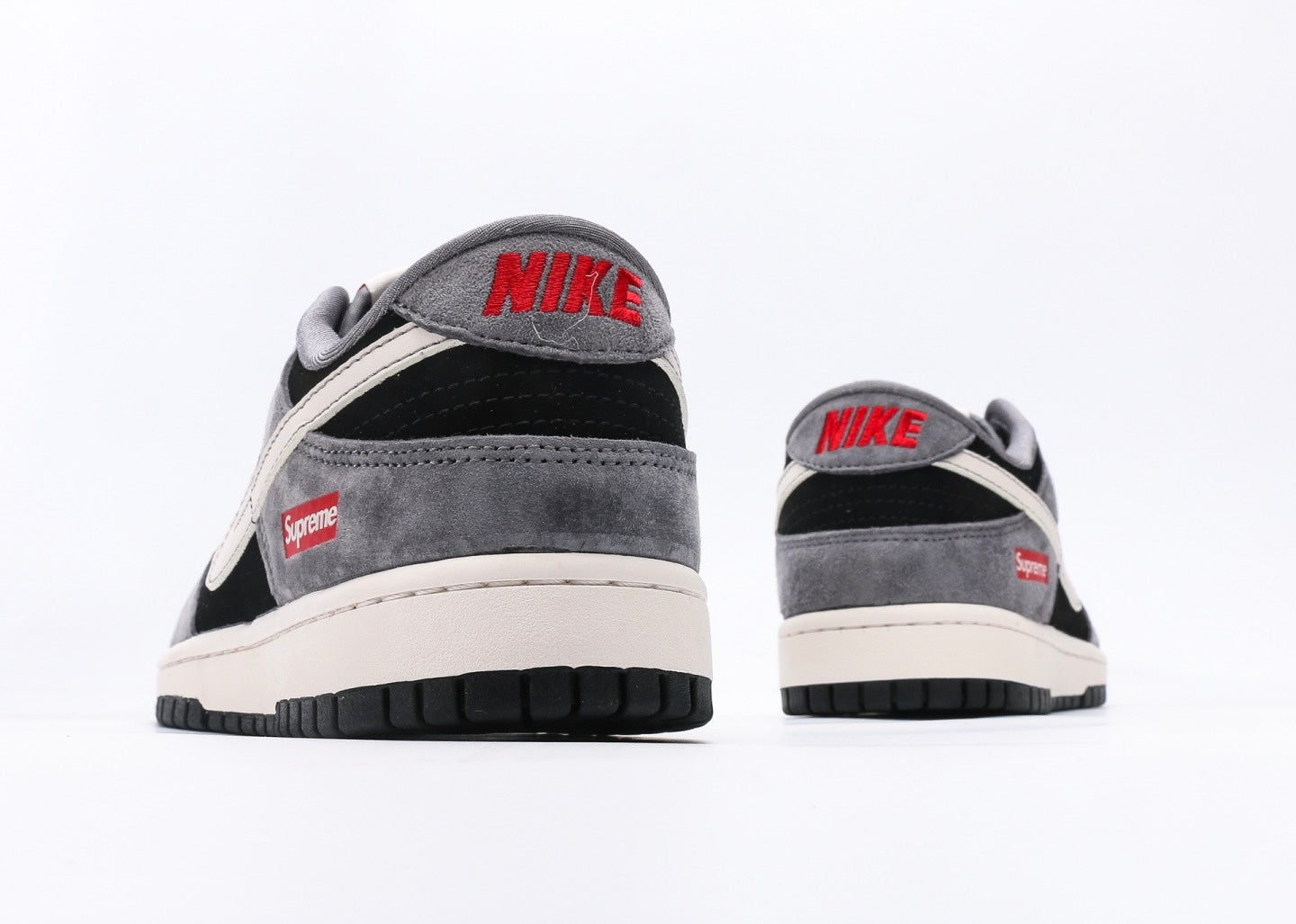 Nike Dunk Low x Supreme