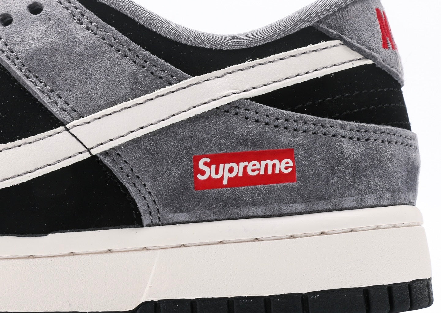 Nike Dunk Low x Supreme