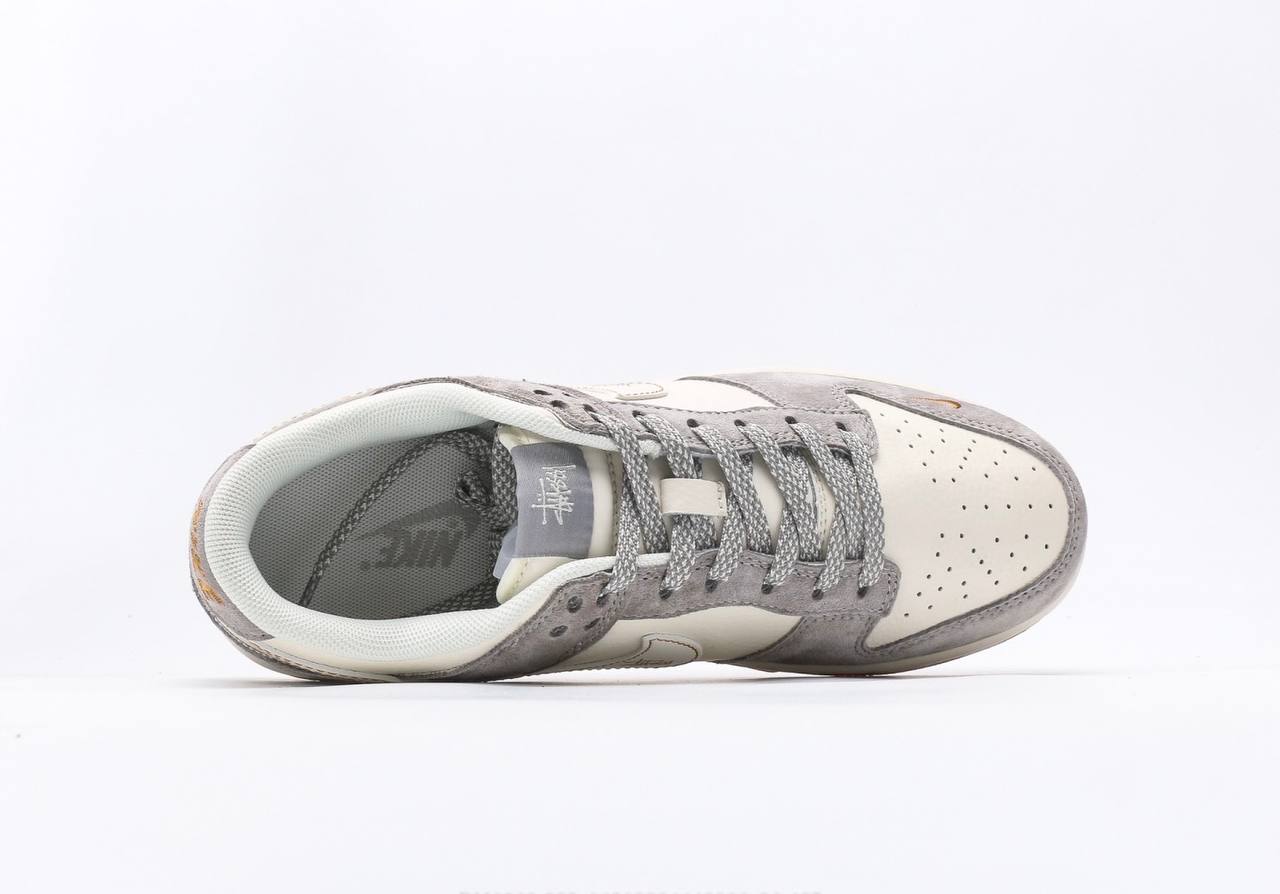 Nike Dunk Low x Stussy