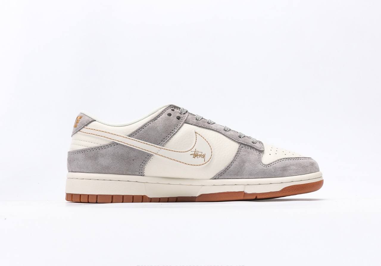 Nike Dunk Low x Stussy