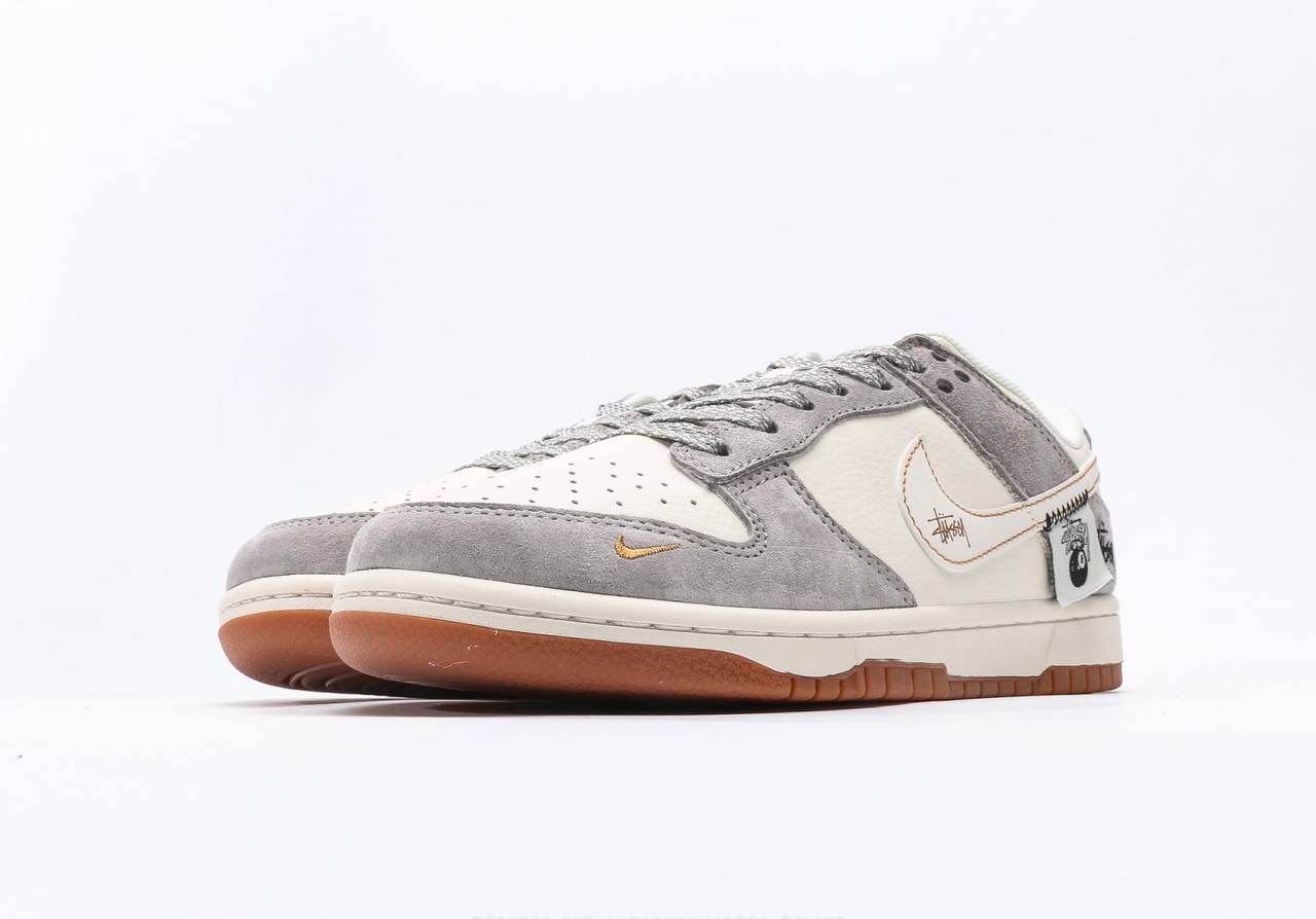 Nike Dunk Low x Stussy