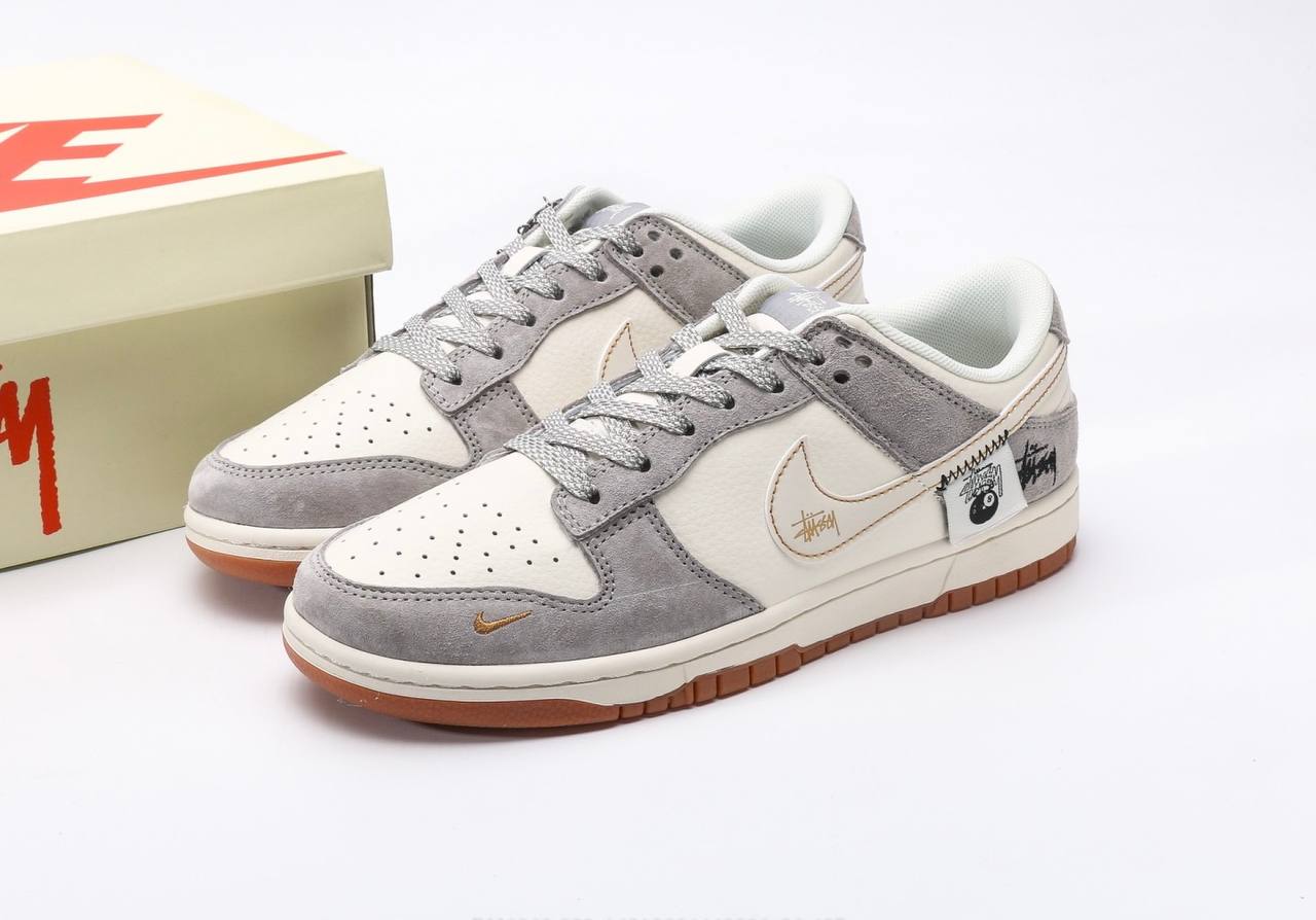 Nike Dunk Low x Stussy
