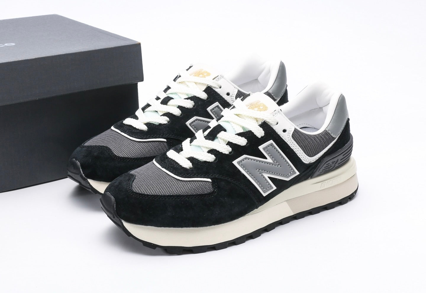 New Balance U574