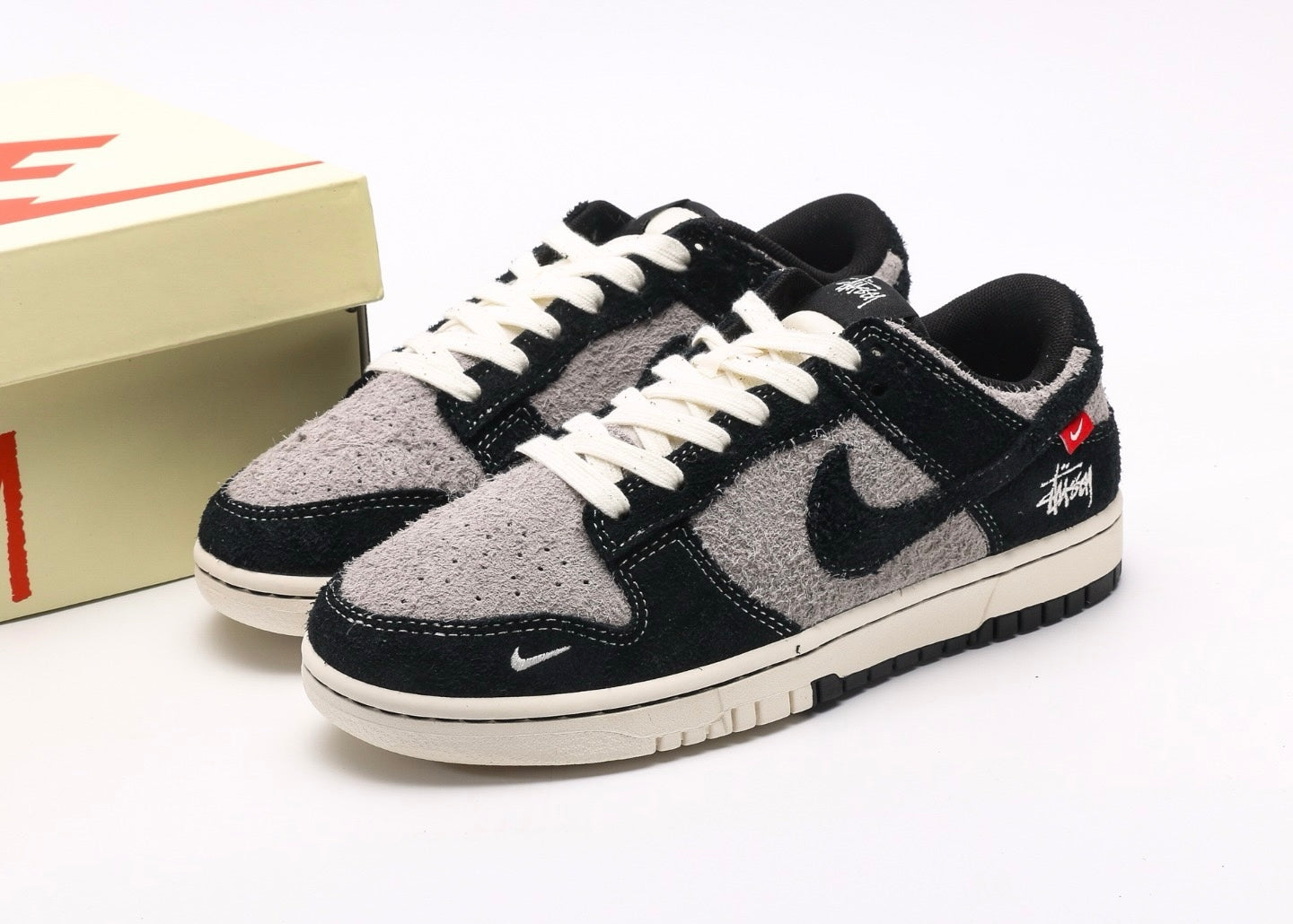 Nike Dunk Low x Stussy