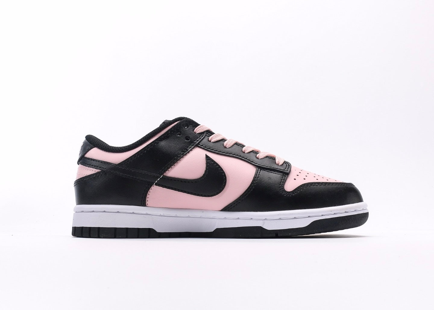 Nike Dunk Low - Black Patent Pink