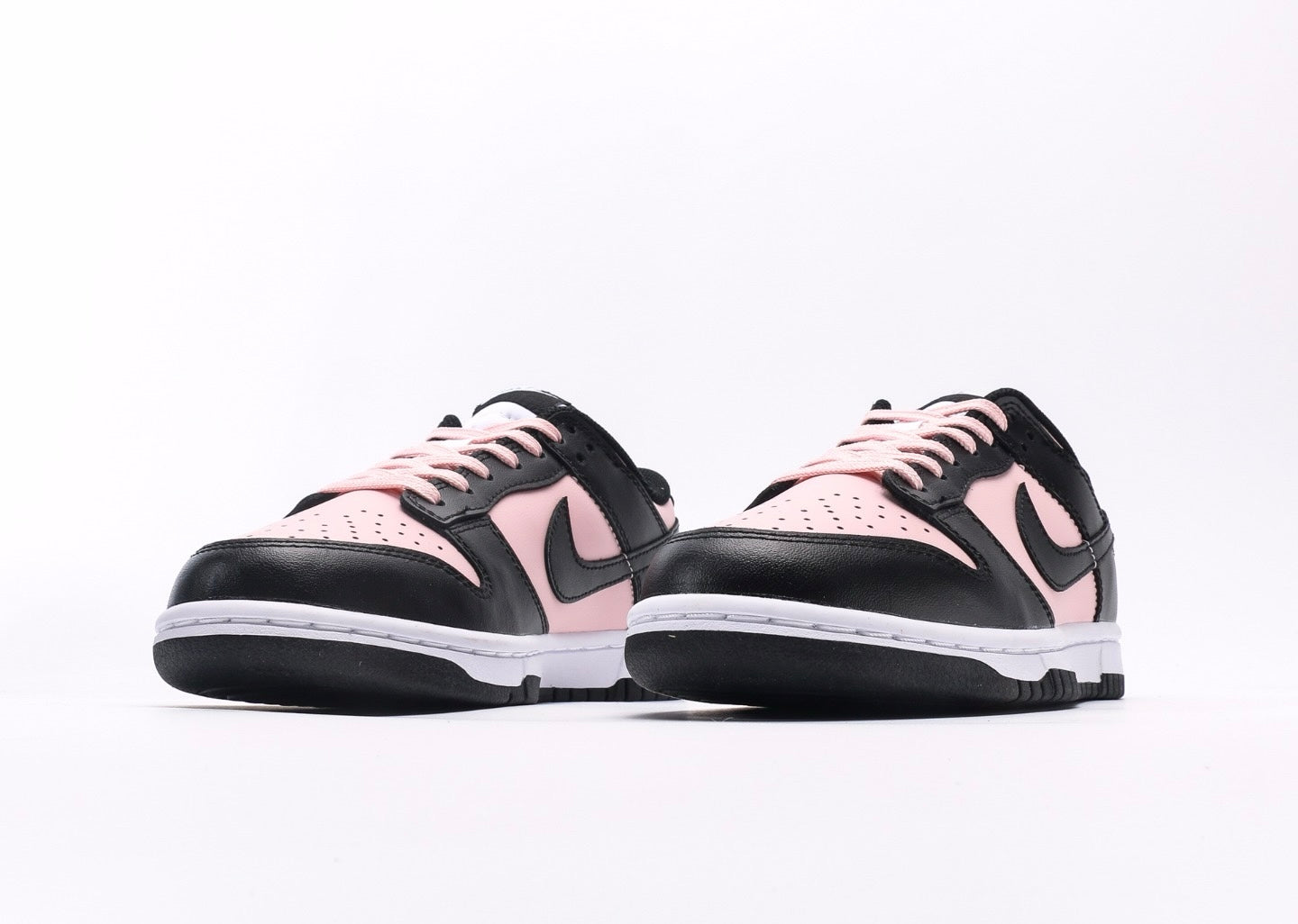 Nike Dunk Low - Black Patent Pink