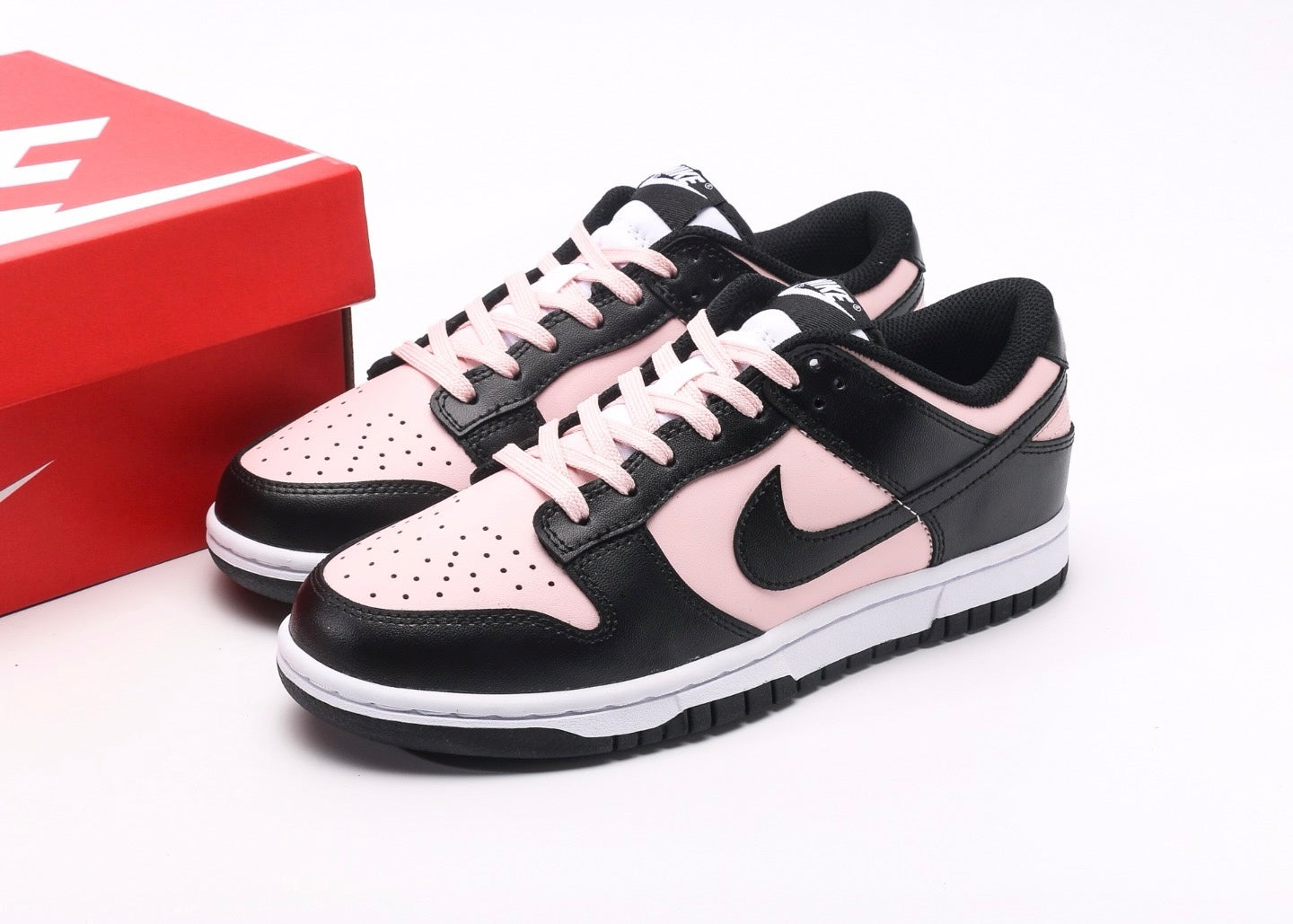 Nike Dunk Low - Black Patent Pink