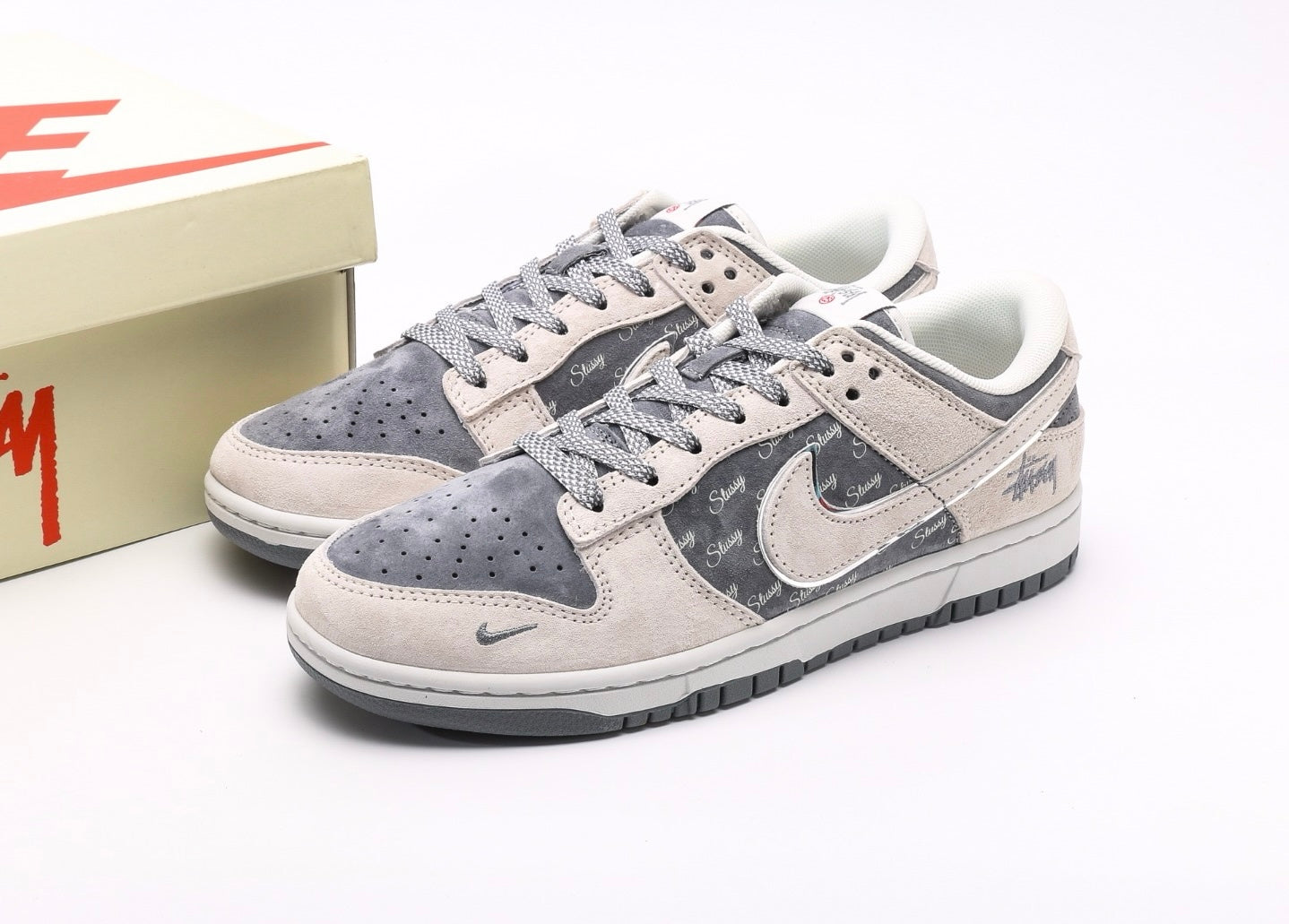 Nike Dunk Low x Stussy