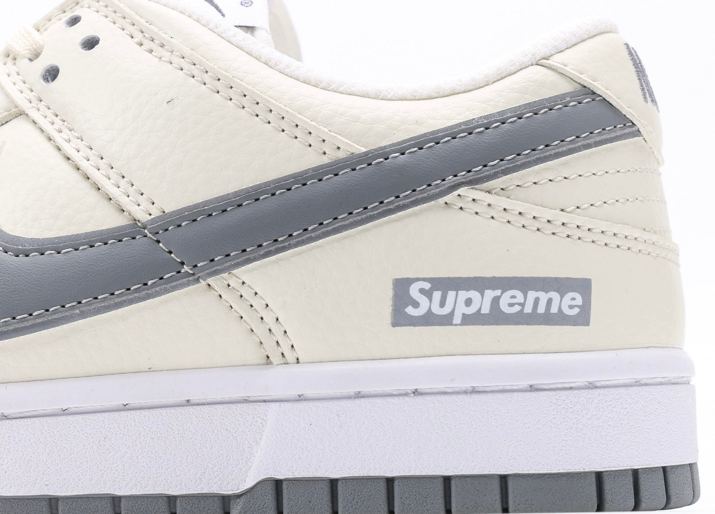 Nike Dunk Low x Supreme Beige