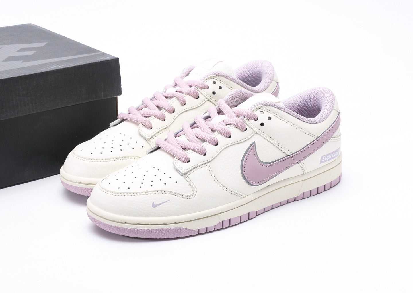 Nike Dunk Low x Supreme Pink&White