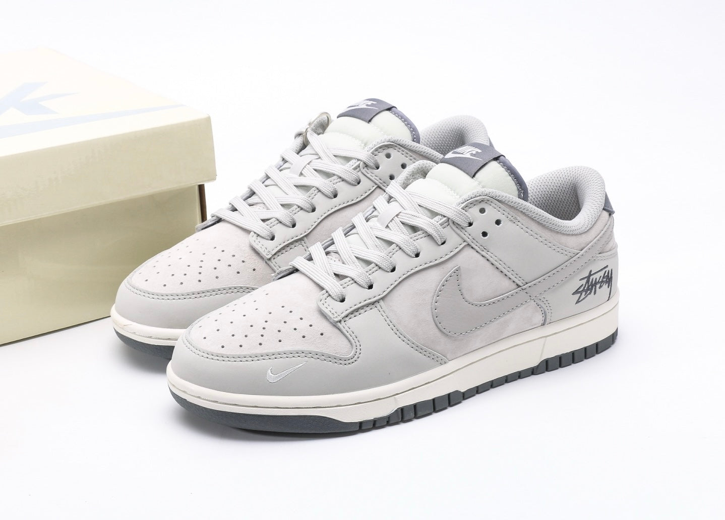 Nike Dunk Low x Stussy