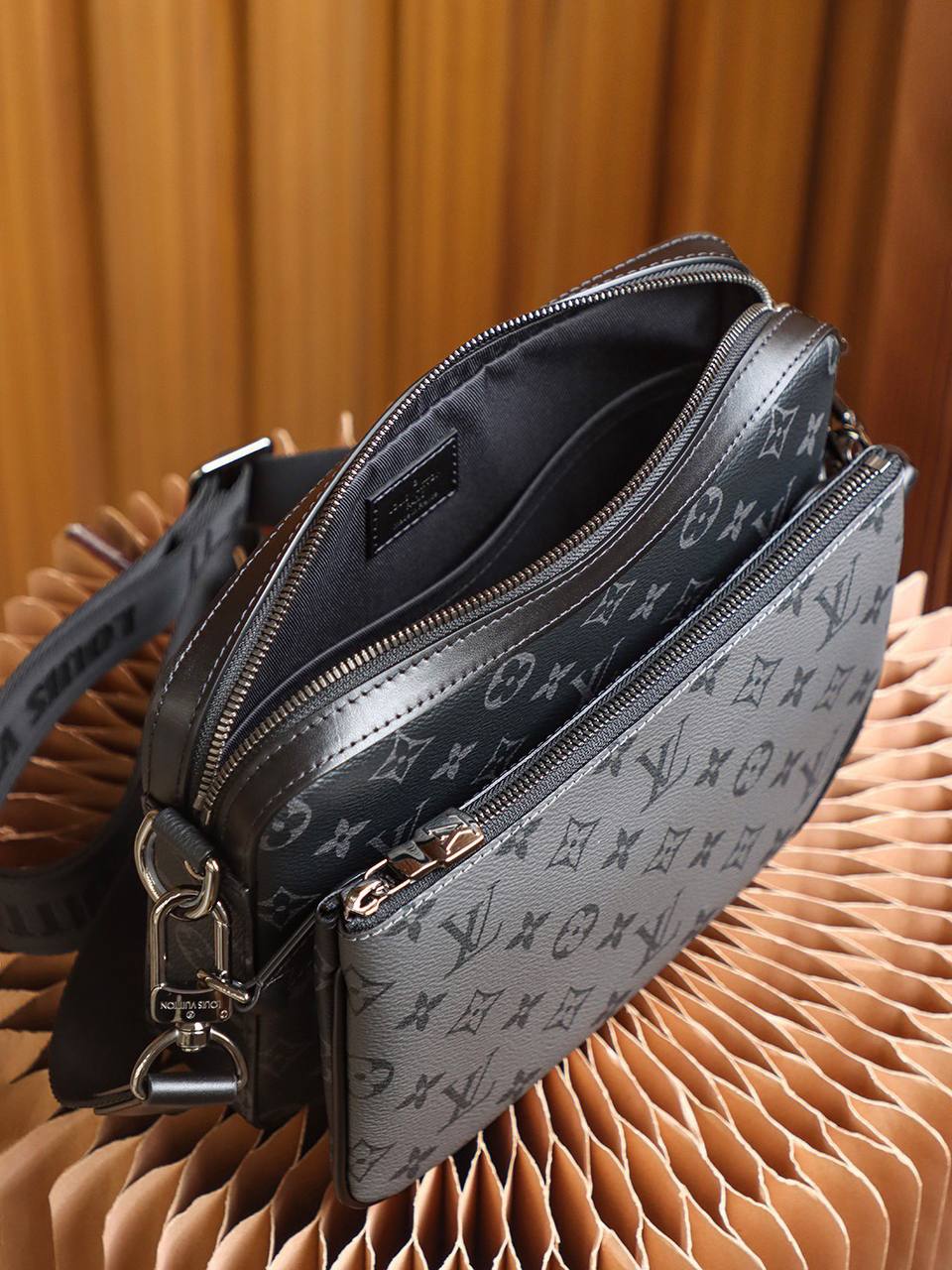 Louis Vuitton Trio Messenger