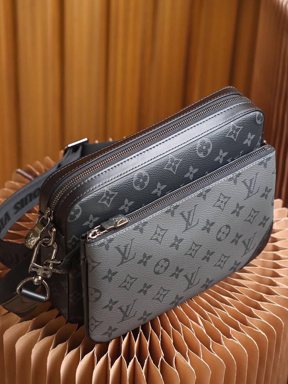 Louis Vuitton Trio Messenger